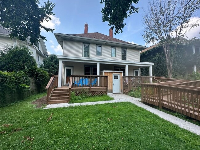 Building Photo - Spacious 3-Bedroom w/ Sundeck & In-Unit Laundry!