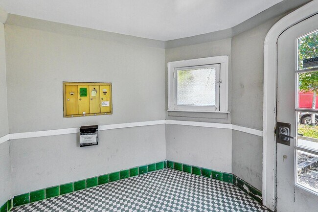 Foto del edificio - 2444 N Campbell Ave