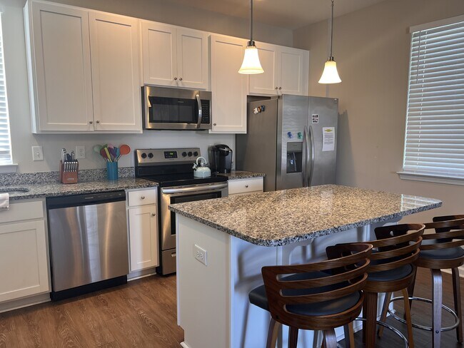 Foto del edificio - 3453 Bristol Ln