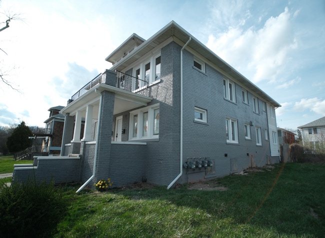 Building Photo - 476 W Savannah St