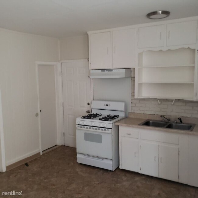 206 Alder St, Waterbury, CT 06708 Room for Rent in Waterbury, CT