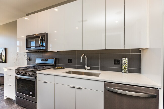 Building Photo - 3226 N Clark St