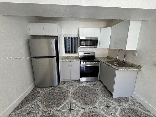 Foto del edificio - 169 NE 50th St