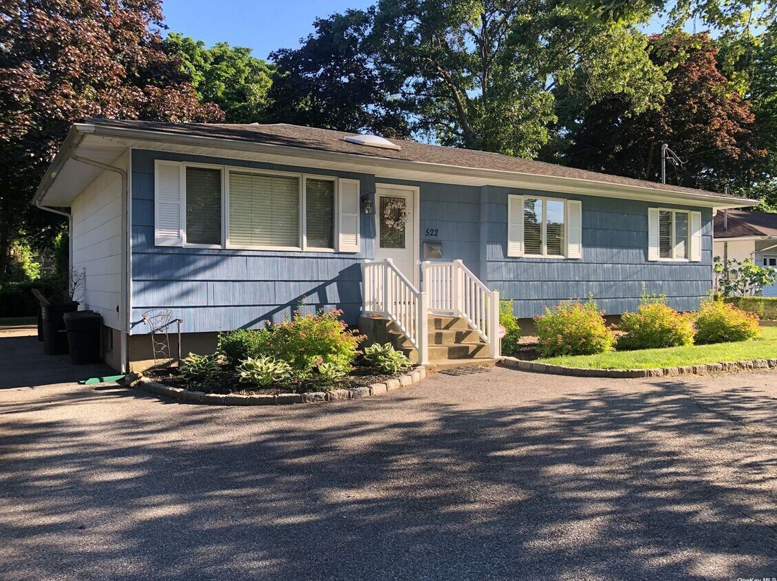 Primary Photo - 522 Moffitt Blvd