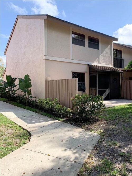 Foto del edificio - 2561 NW 42nd Ave