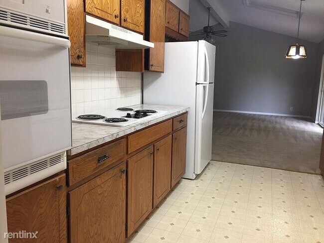 Building Photo - 3 br, 1.5 bath House - 964 Meadowlark Ln