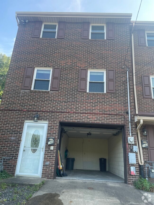 Building Photo - 144 Rockwood Ave