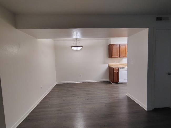 Building Photo - 600 Reusens Rd