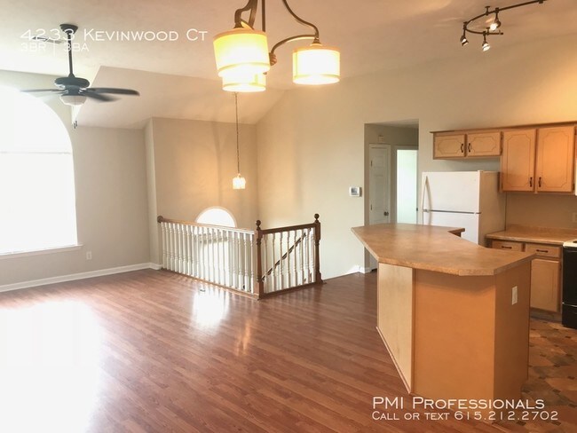 Foto del edificio - 3 bedroom 3 bath with 2 Masters!