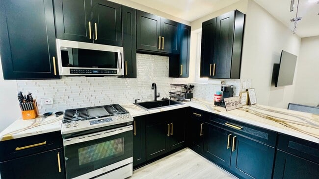 Foto del edificio - 1863 S Karlov Ave