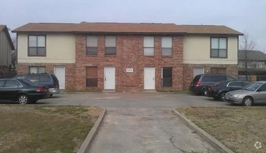 Building Photo - 805 Bluebonnet Dr