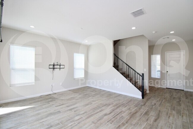 Building Photo - 5107 E Woodridge Dr