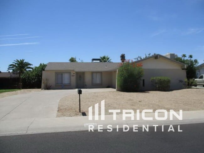 Building Photo - 3827 W Gelding Dr