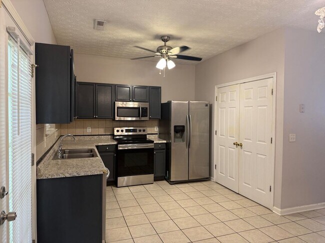 Foto del edificio - 1704 Camden Forrest Tr