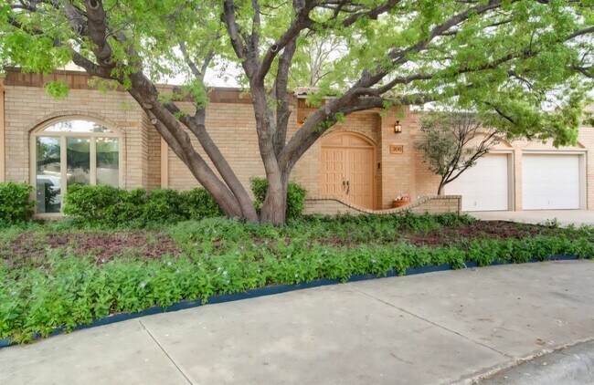 Foto del edificio - 306 Vale Ave