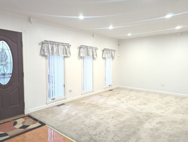 Foto del edificio - 1200 Jacqueline Dr