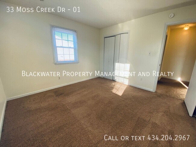 Foto del edificio - 33 Moss Creek Dr