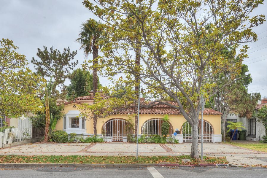 Foto principal - 10864 Wellworth Ave