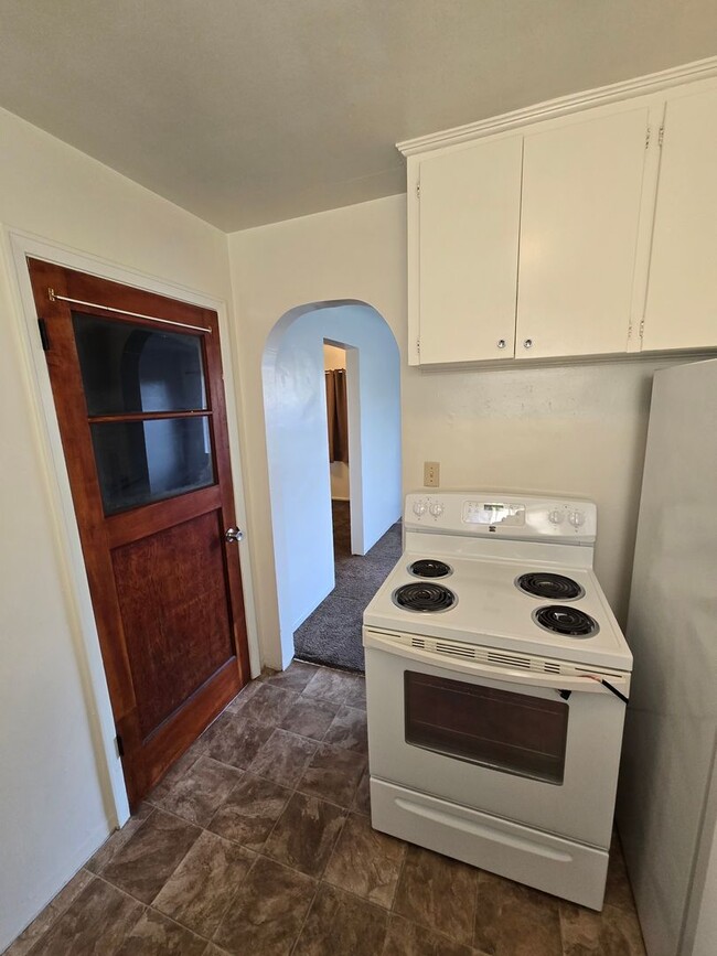 Building Photo - Cozy Single Level 2 Bed, 1 Bath Home close...