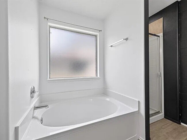 Foto del edificio - 24019 Kingbriar Dr