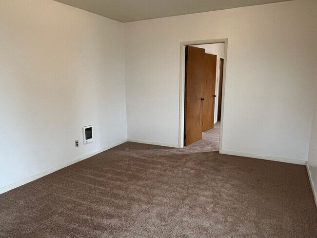 Building Photo - 6207