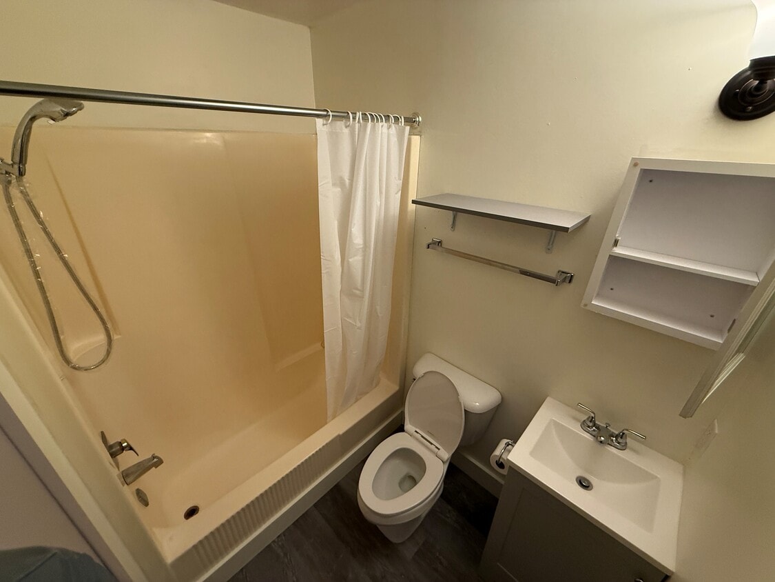 Building Photo - Hillside Apartments