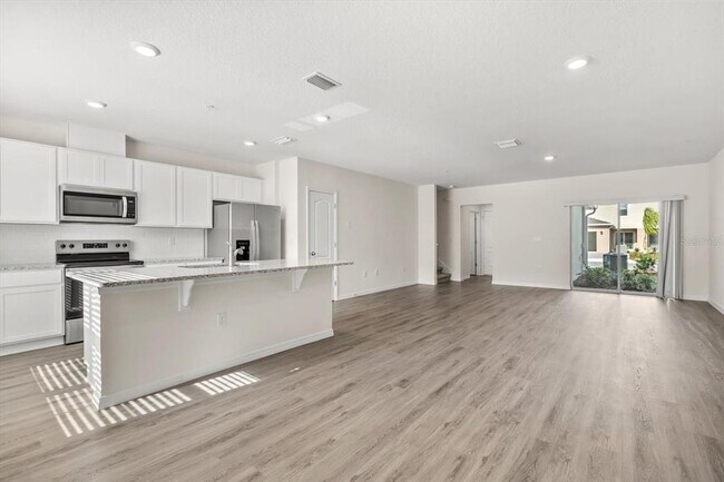 Building Photo - 2745 Flushing Dr