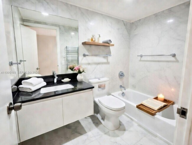 Foto del edificio - 10185 Collins Ave