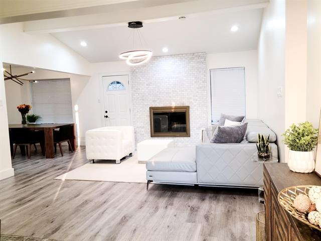 Foto del edificio - 7810 Creek View Dr