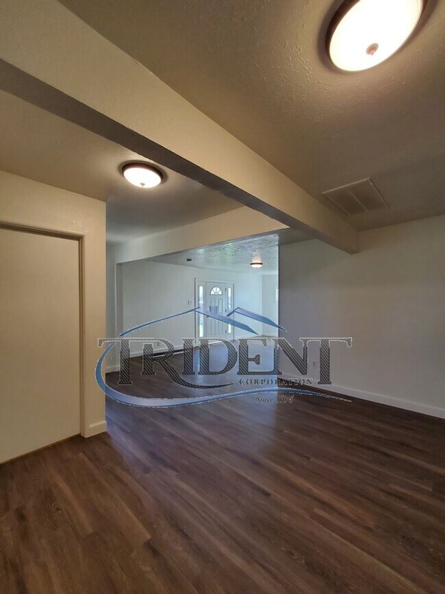 Building Photo - (1430m7) Sierra Way Units