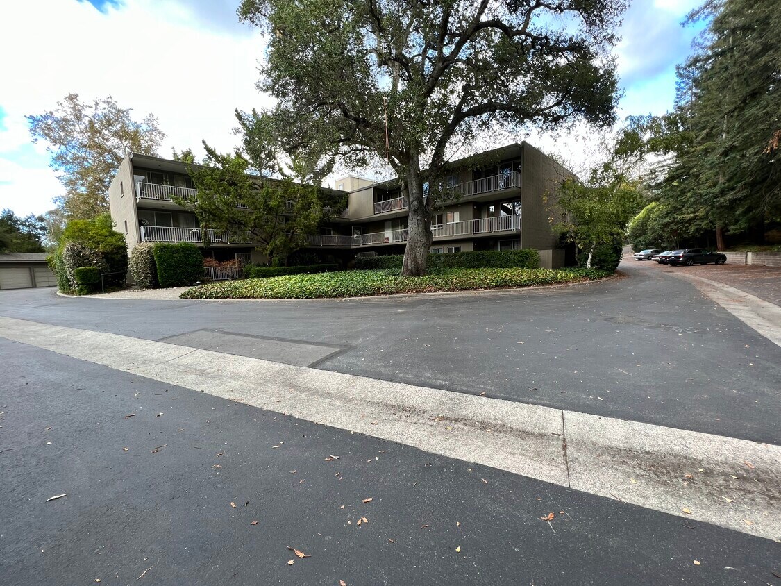 Primary Photo - 14345 Saratoga Ave