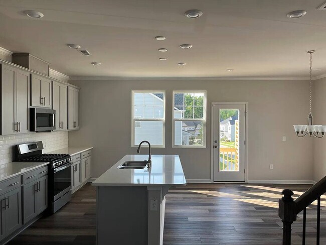 Foto del edificio - 1281 Herb Garden Way