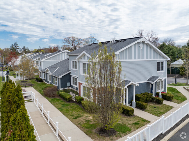 Building Photo - Liberty Landing