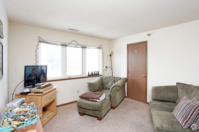 Living Room - Total Property Management 134 Campus
