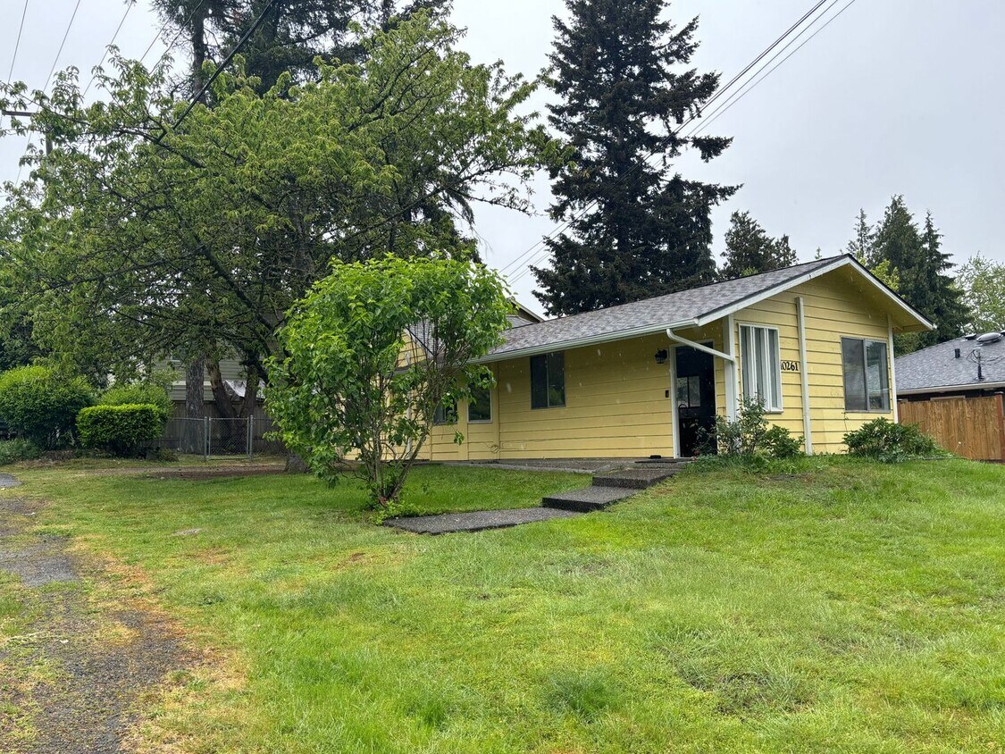Primary Photo - Welcome Home 3BD/1BA Home on Corner Lot