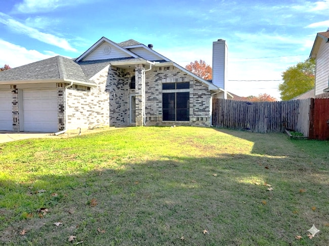 Building Photo - 6301 Fairlane Dr