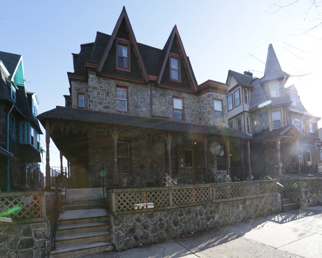 Building Photo - 4630 Chester Ave