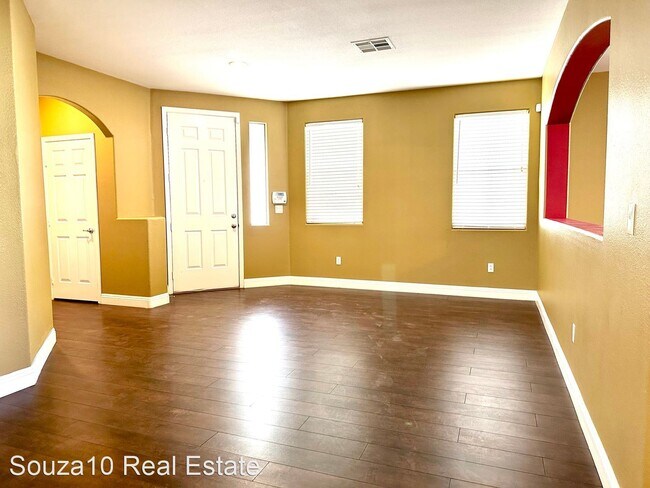 Building Photo - 4 br, 2.5 bath House - 502 Foster Springs Rd
