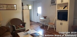 Building Photo - 2318 W Olmos Dr