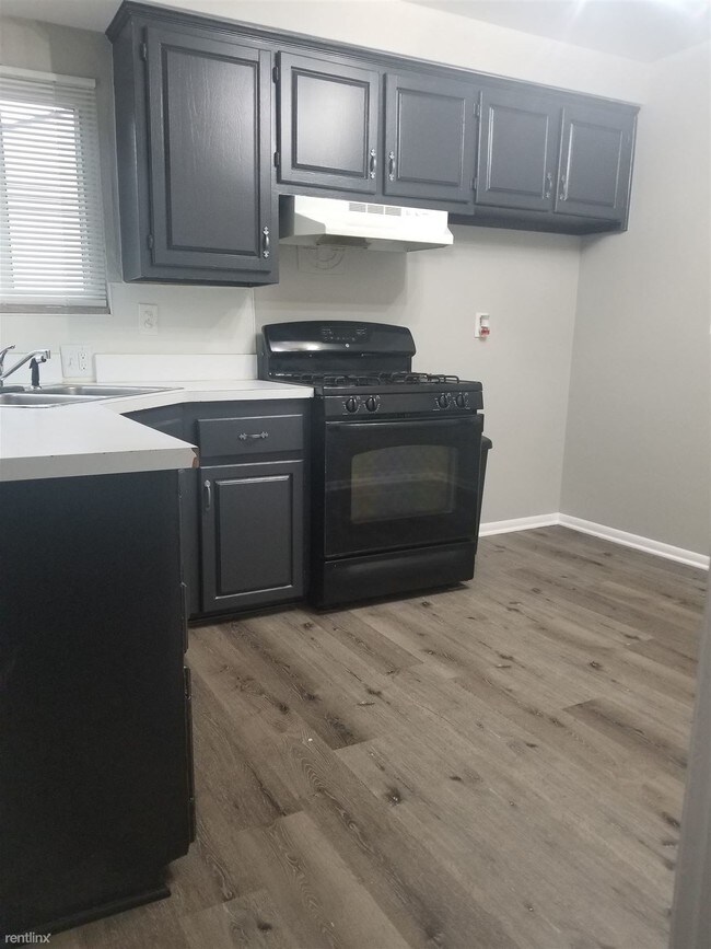 Foto del edificio - 3 br, 1 bath House - 571 2nd Ave