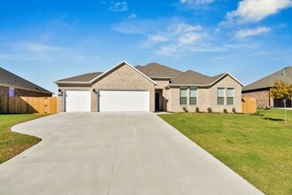 Building Photo - 204 N Kit Kat Ct