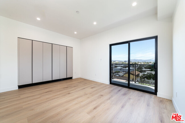 Foto del edificio - 4615 St Charles Pl