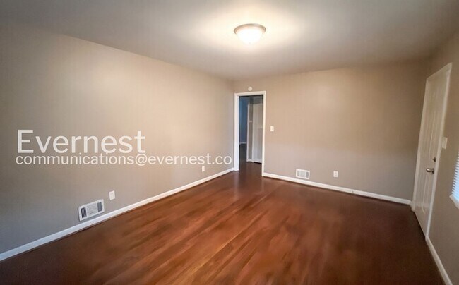 Foto del edificio - 317 Westwood Dr