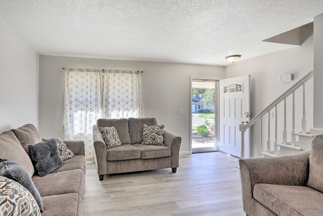 Foto del edificio - 6832 Woodmeadow Dr