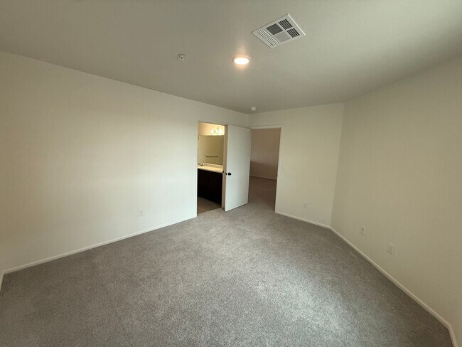Foto del edificio - BRAND NEW Desert Sky Townhouse