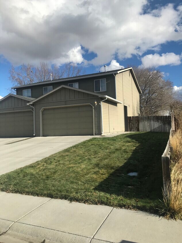 Primary Photo - 1142 SE Freedom Cir