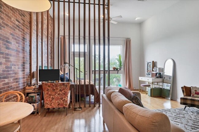 Foto del edificio - 2931 E 12th St