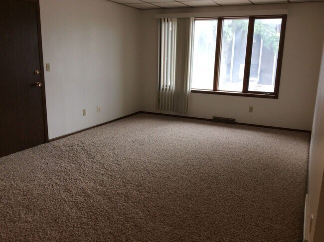 Building Photo - 305 Sims St