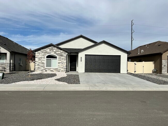 Foto del edificio - 2464 Apex Ave