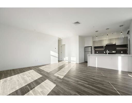 Building Photo - 839 Beacon St